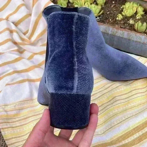 Blue velvet heels - Picture 6 of 8